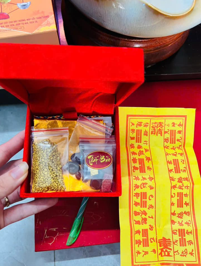 Bộ cốt thất bảo bên trong có gì?